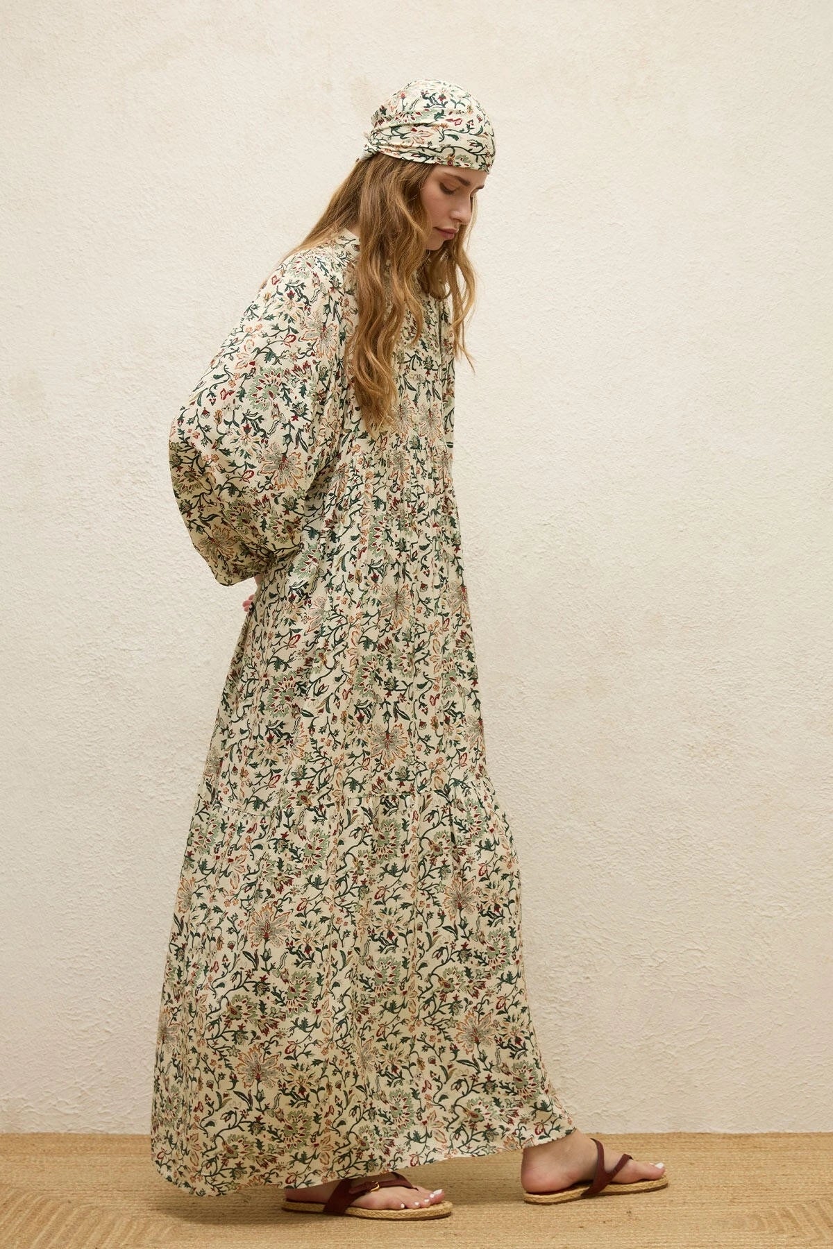 MANUKA-VISKOSEKLEID MIT BALLONÄRMELN IRA