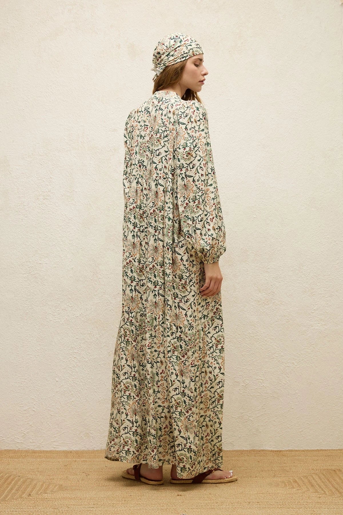 MANUKA-VISKOSEKLEID MIT BALLONÄRMELN IRA