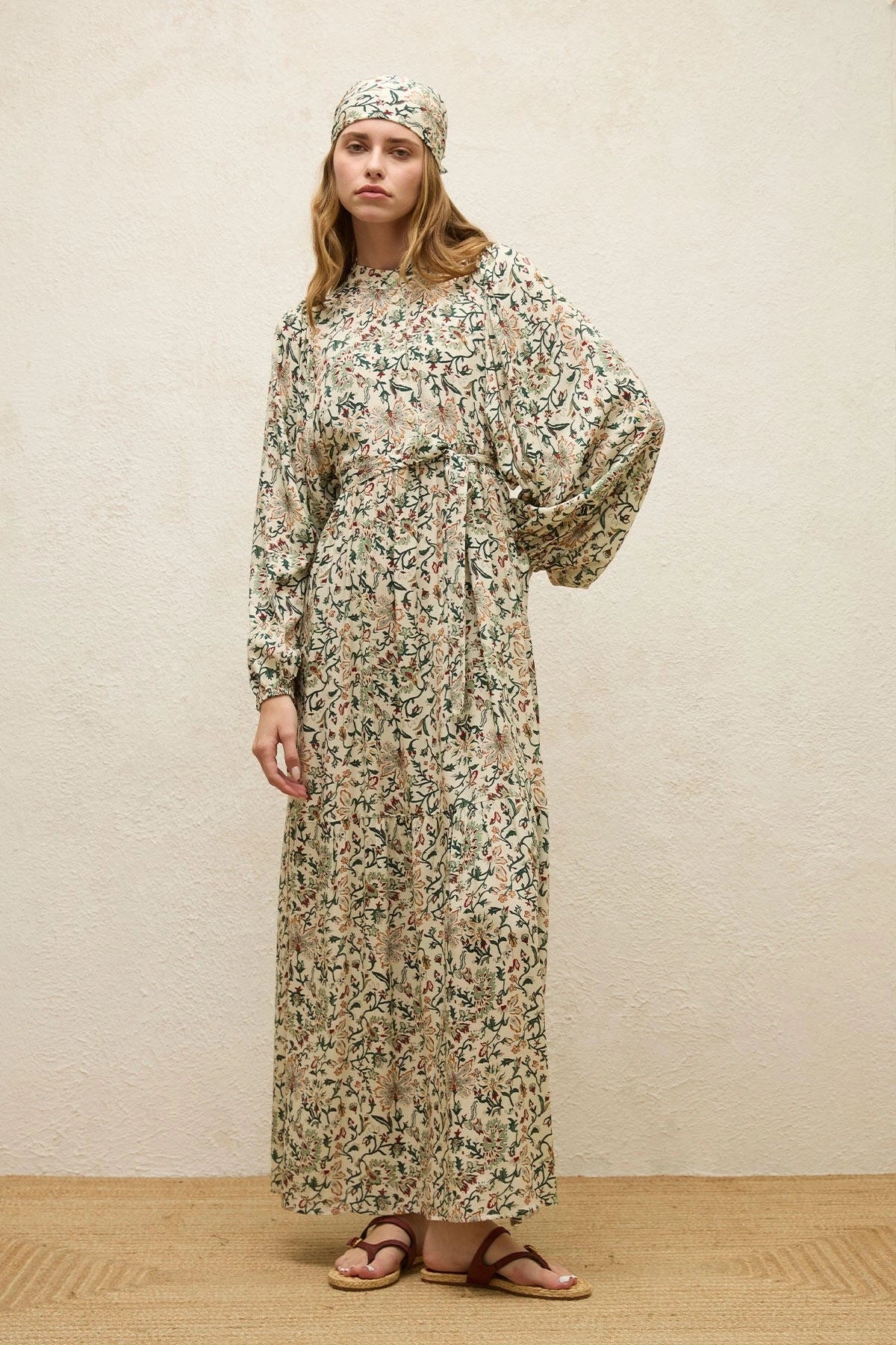 MANUKA-VISKOSEKLEID MIT BALLONÄRMELN IRA