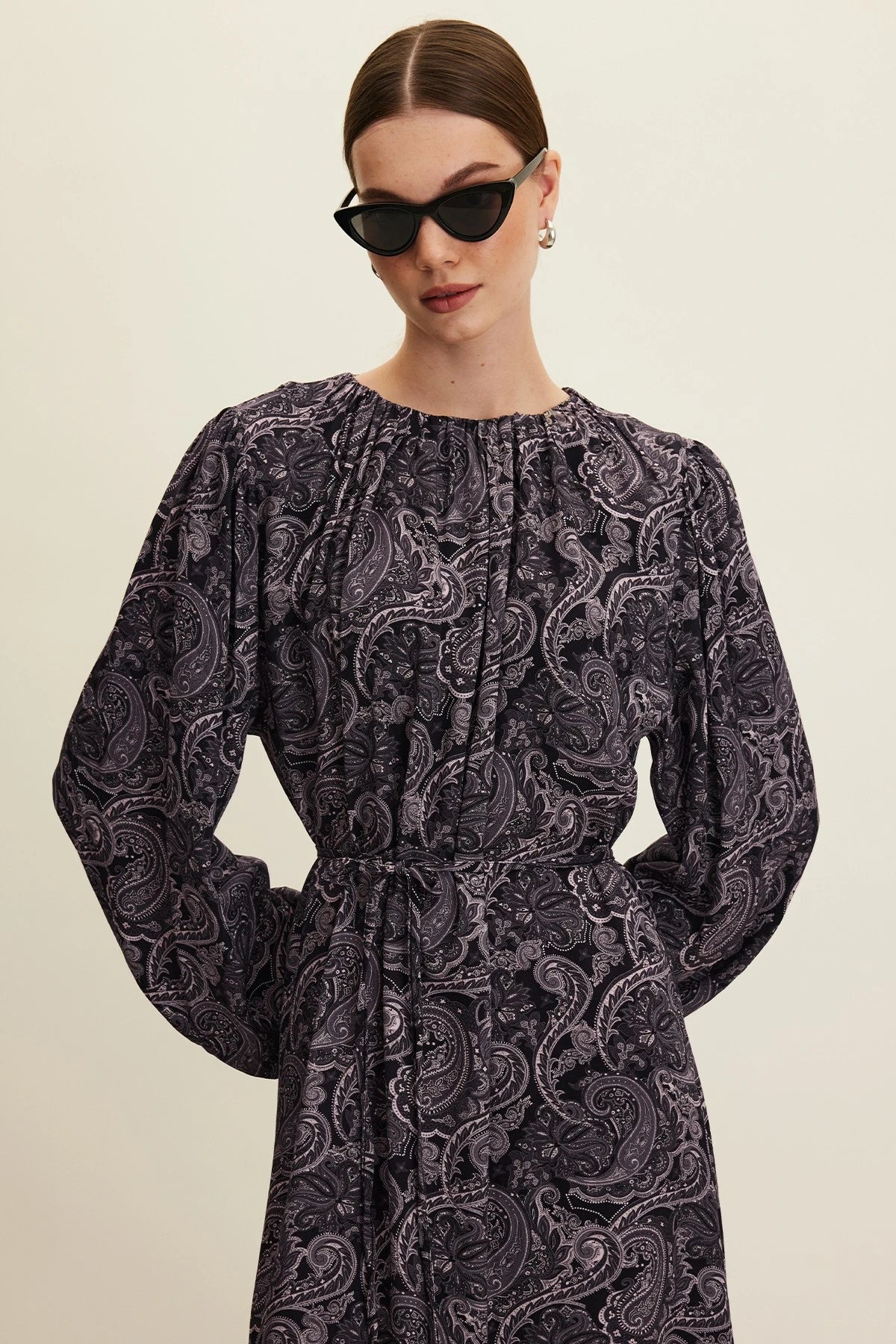 MANUKA Gemustertes Viskosekleid – Dark Vintage ab 20.06.2026