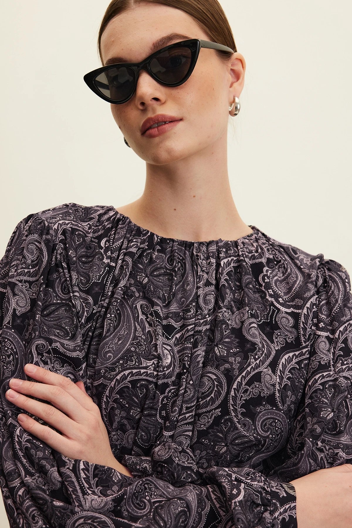 MANUKA Gemustertes Viskosekleid – Dark Vintage ab 20.06.2026