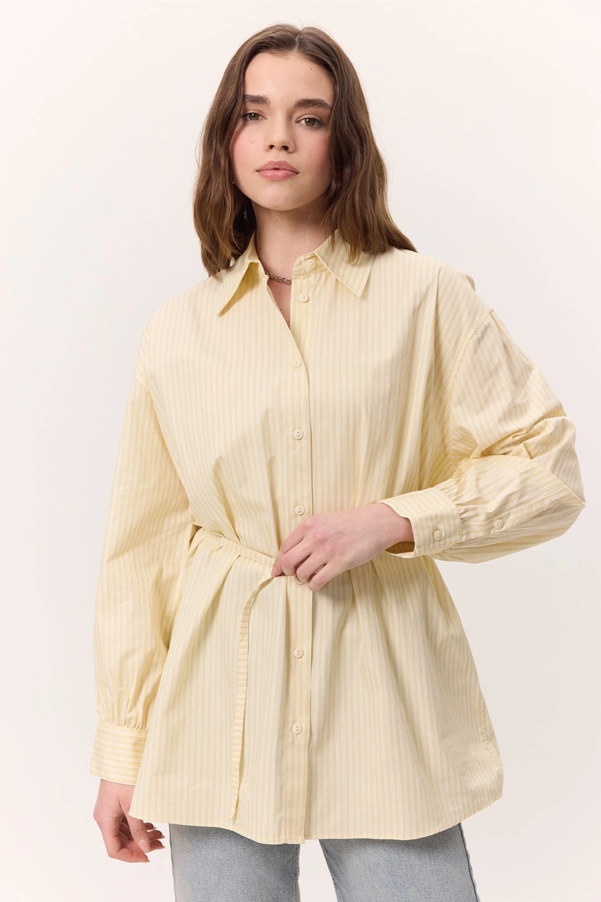MANUKA – GESTREIFTE HEMDBLUSE MIT GÜRTEL – GELB