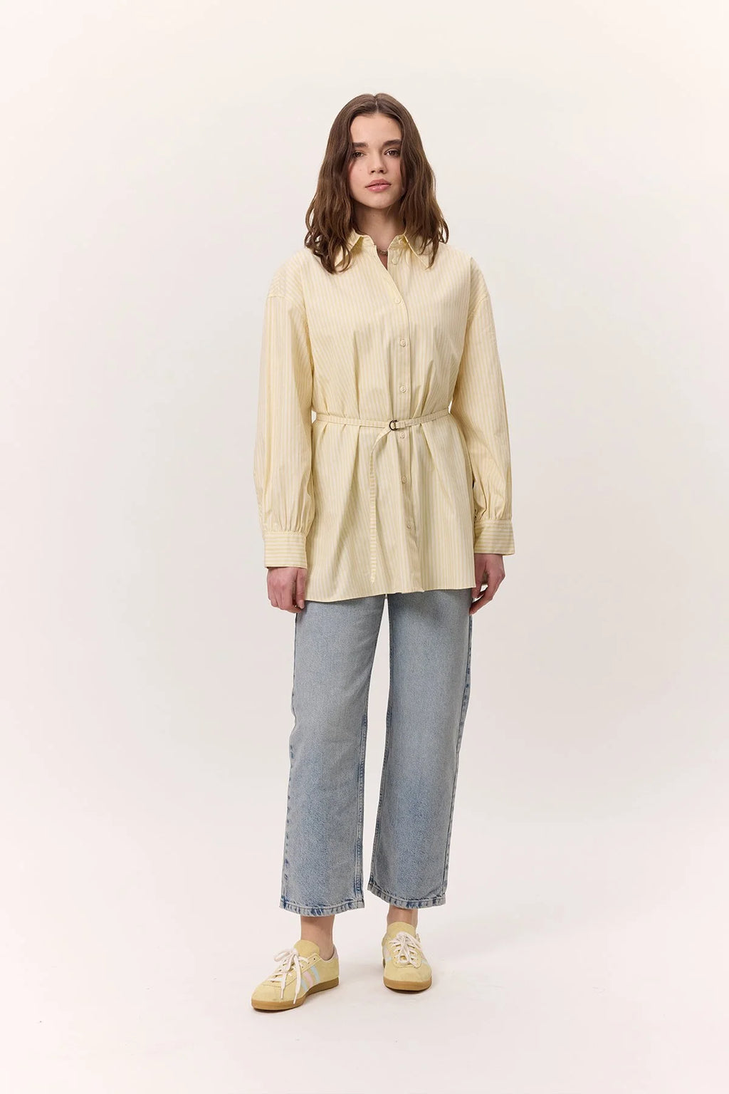 MANUKA - CHEMISE RAYÉE AVEC CEINTURE JAUNE