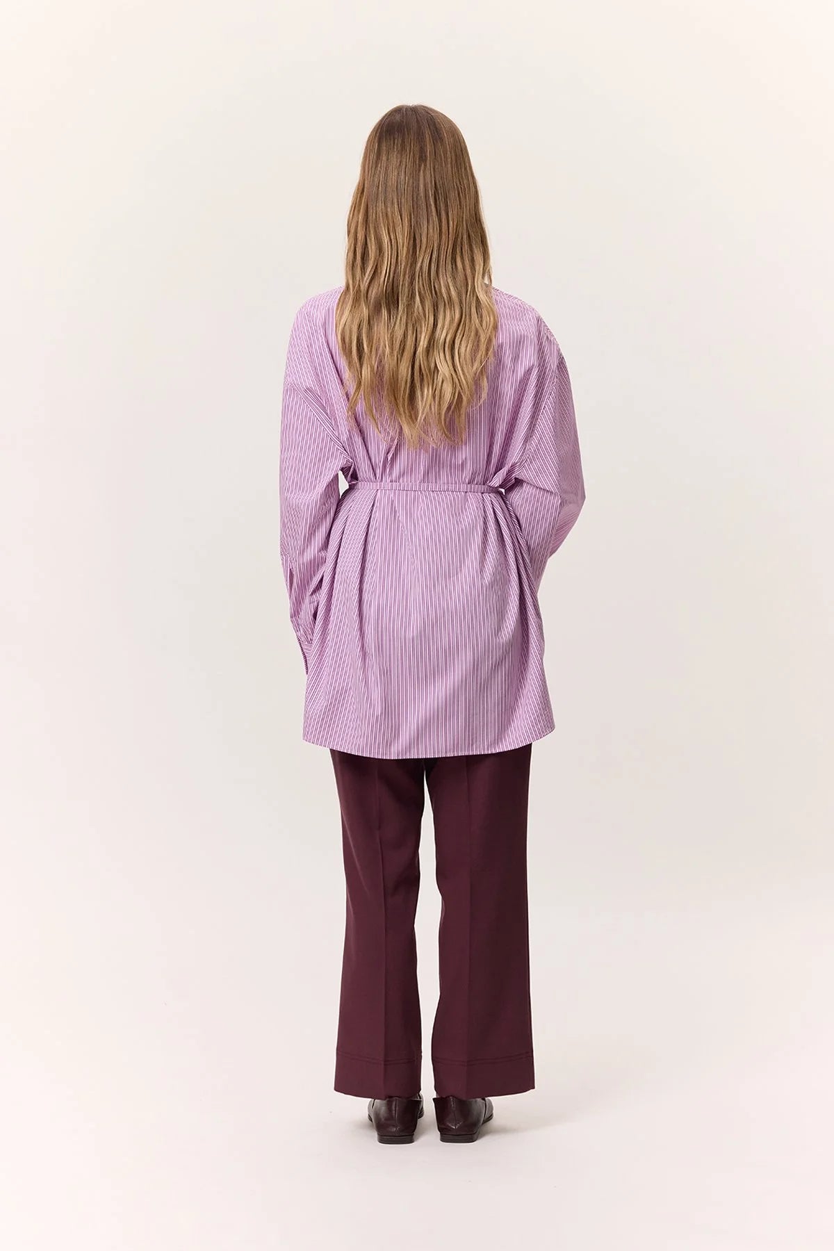 MANUKA – GESTREIFTE HEMDBLUSE MIT GÜRTEL – PINK