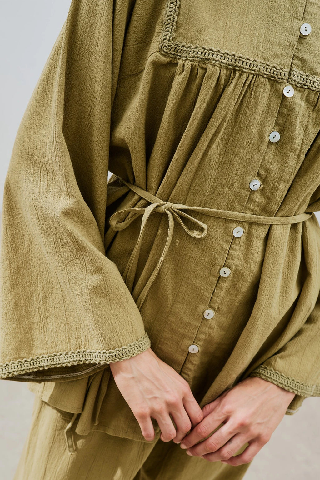 MANUKA - CHEMISE BRODÉE TEXTURÉE KAKI