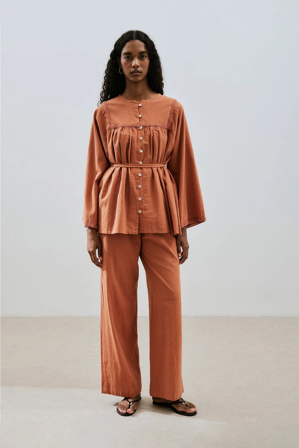 MANUKA - CHEMISE BRODÉE TEXTURÉE CANNELLE