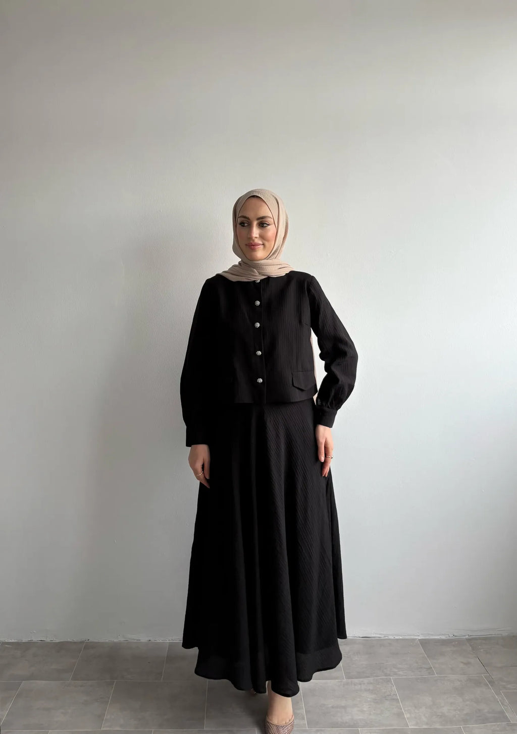 MONCHE Lina Kostüm mit Jacke und Rock – Schwarz