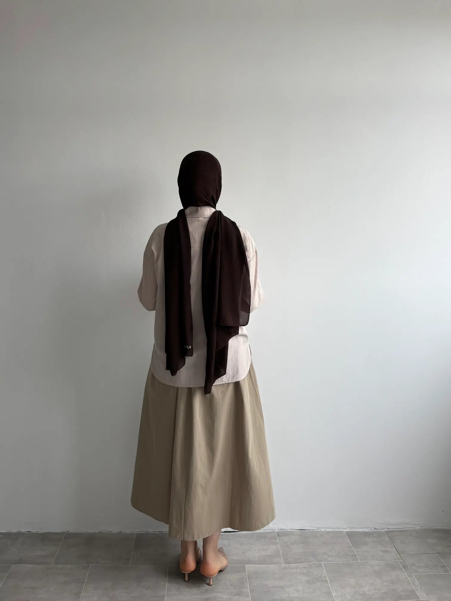 MONCHE Gestreiftes Oversize-Hemd mit Pattentasche – Ecru