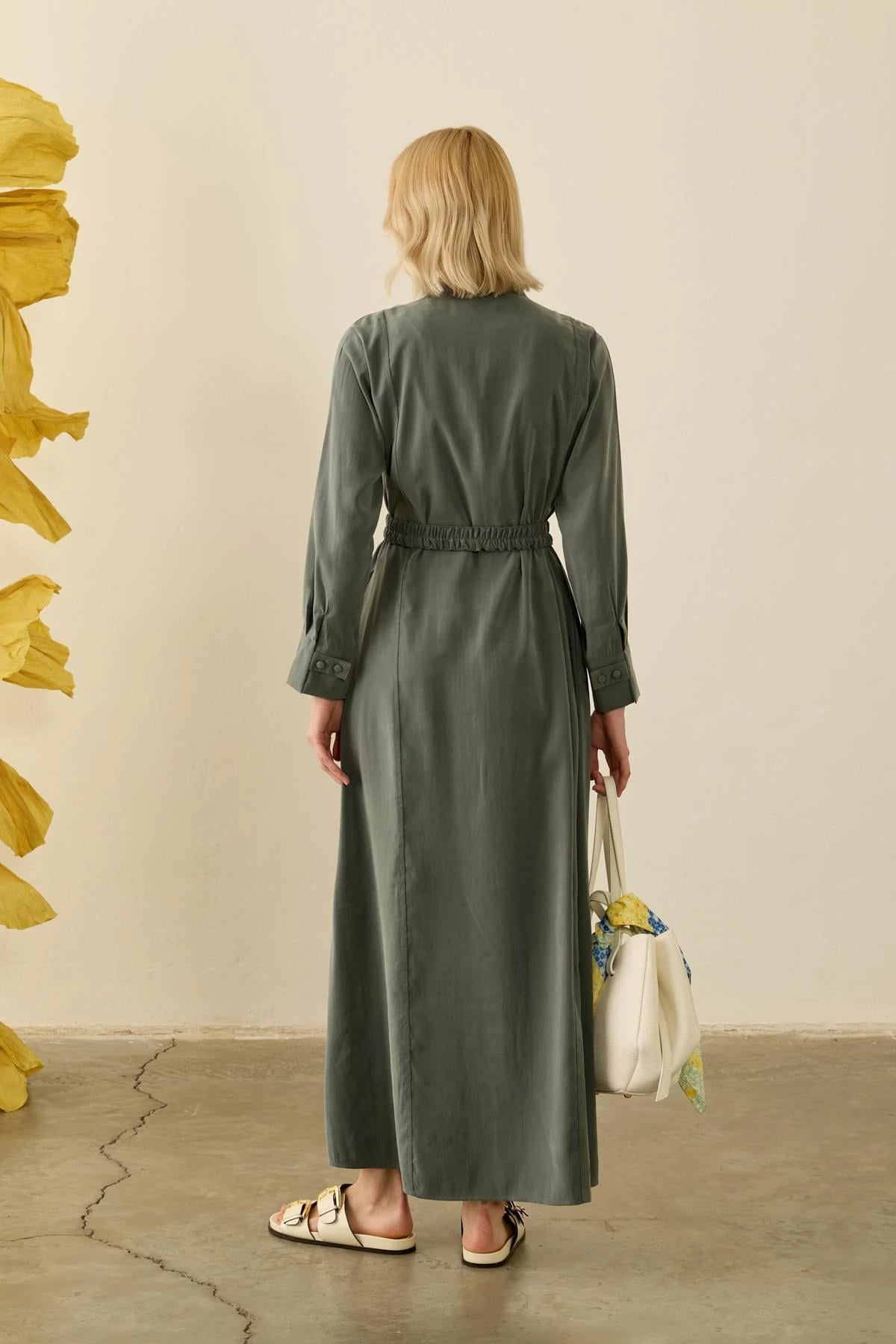 HILAY - Sevi Hakim Yaka Kemerli Lastikli Modal Elbise ZÜMRÜT